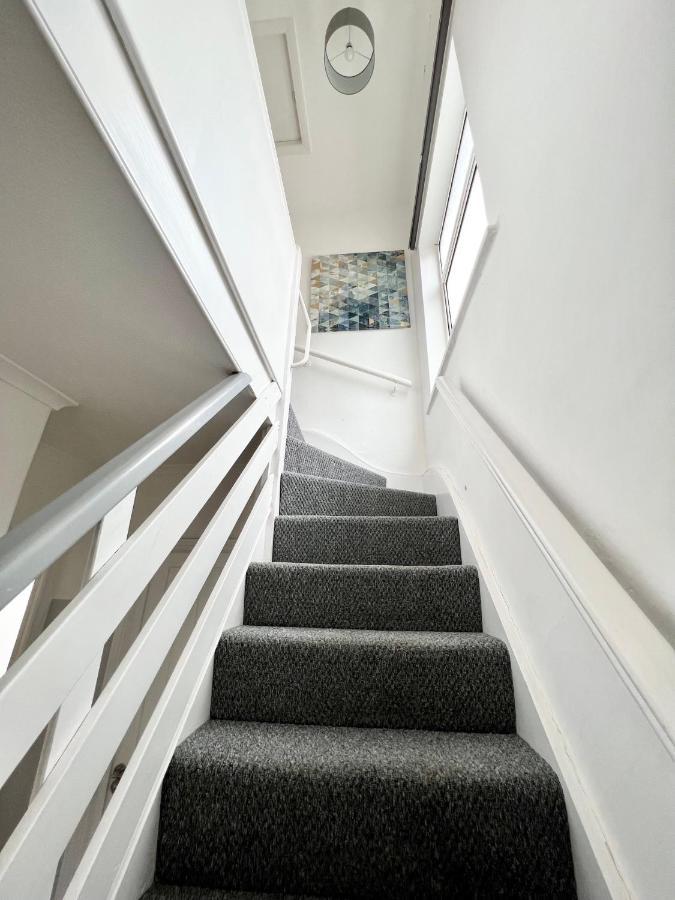 3 Cosy Homes Walking Distance To Mall With Parking Available To Book Separately 3 Bed House Or 1 Bed Apartment Or Studio Londra Dış mekan fotoğraf